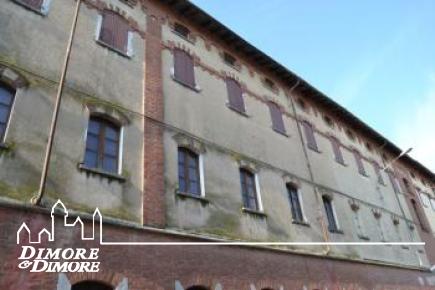 Große Hütte in der Mitte des Suno