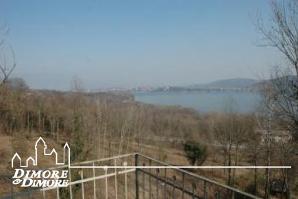 Casale con vista lago di Comabbio