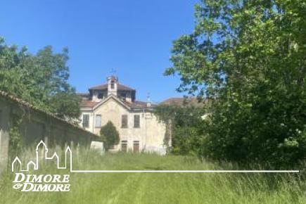 Cascinale da ristrutturare a Novara