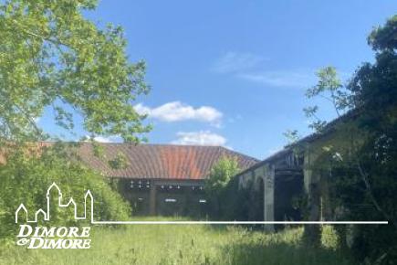 Cascinale da ristrutturare a Novara