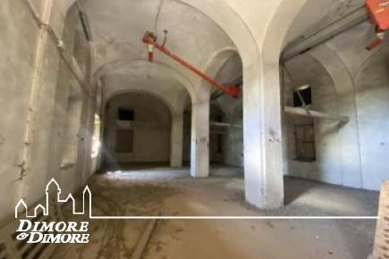 Cascinale da ristrutturare a Novara