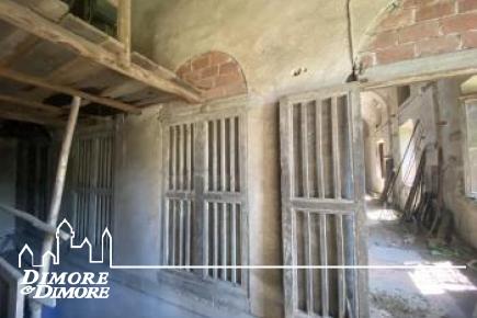 Cascinale da ristrutturare a Novara