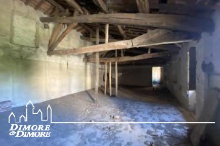Cascinale da ristrutturare a Novara