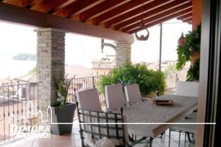 Penthouse in Pallanza mit Innenpool und Blick auf den See