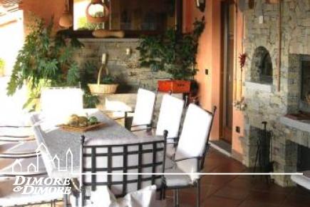 Penthouse in Pallanza mit Innenpool und Blick auf den See