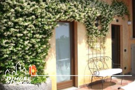 Penthouse in Pallanza mit Innenpool und Blick auf den See