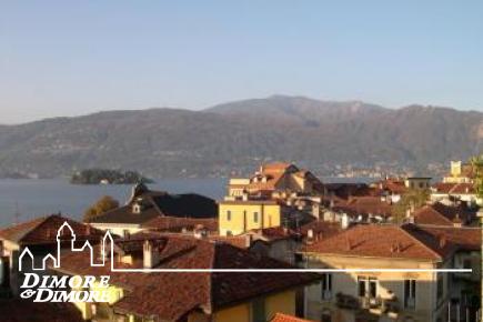 Penthouse in Pallanza mit Innenpool und Blick auf den See