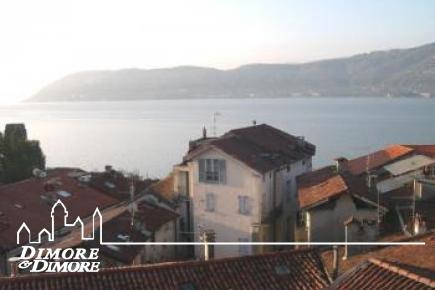 Penthouse in Pallanza mit Innenpool und Blick auf den See