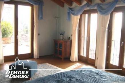 Penthouse in Pallanza mit Innenpool und Blick auf den See