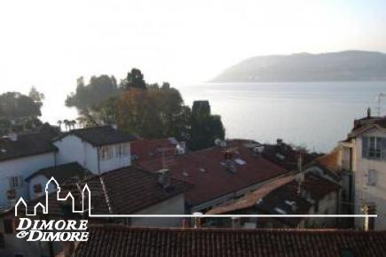 Penthouse in Pallanza mit Innenpool und Blick auf den See