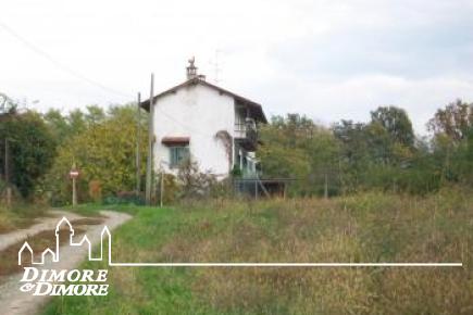 Quaint farmhouse with extensive grounds