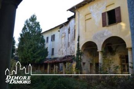 Stabile d'epoca sul lago d'Orta