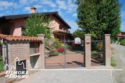 Villa en Borgo Ticino, con oficinas y zona comercial