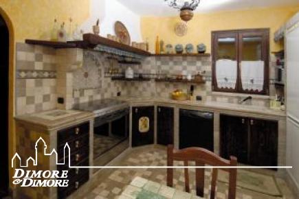 Villa en Borgo Ticino, con oficinas y zona comercial