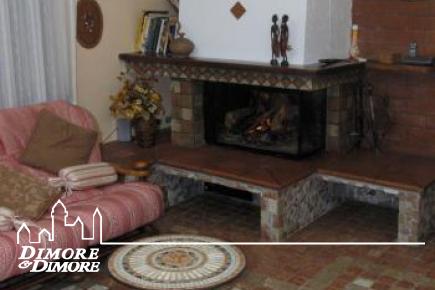 Villa en Borgo Ticino, con oficinas y zona comercial