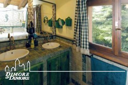 Villa en Borgo Ticino, con oficinas y zona comercial