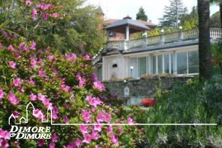 Villa d    'ère de Luino surplombant le Lac Majeur
