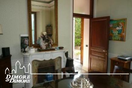 Villa d    'ère de Luino surplombant le Lac Majeur