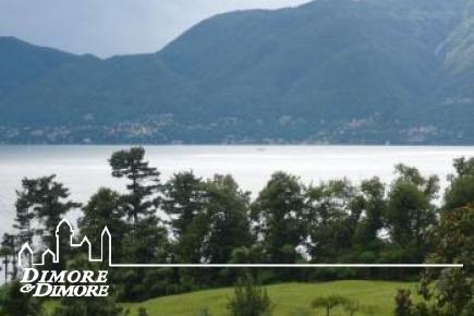 Villa d    'ère de Luino surplombant le Lac Majeur