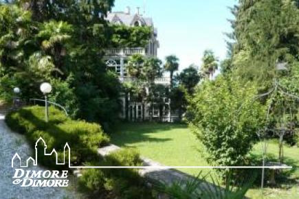 Villa d    'ère de Luino surplombant le Lac Majeur