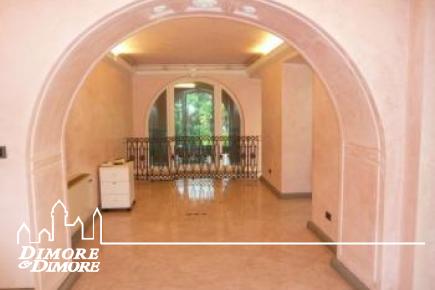 Villa d    'ère de Luino surplombant le Lac Majeur