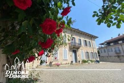 Villa del '900 a Verbania in vendita