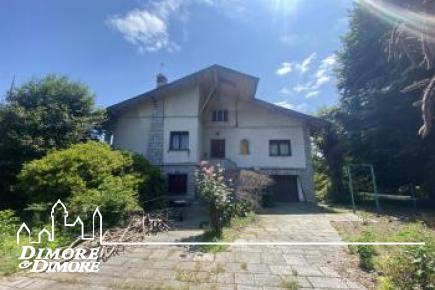 Villa a Pallanza con parco da ristrutturare