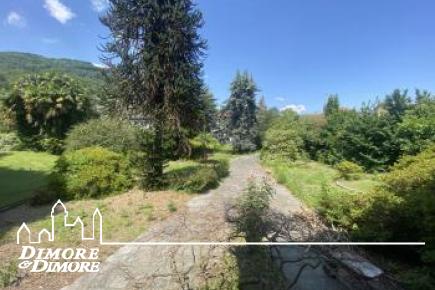 Villa a Pallanza con parco da ristrutturare