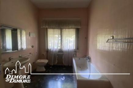 Villa a Pallanza con parco da ristrutturare