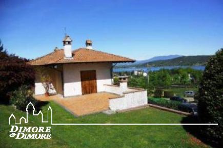 Villa a Dormelletto con vista lago