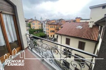 Verbania Intra Piazza Castello appartamento