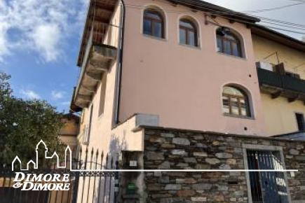 Caprezzo proprietà ristrutturata