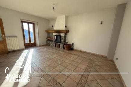Caprezzo proprietà ristrutturata