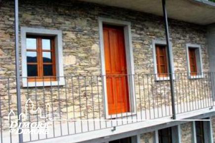Haus aus Stein in Intragna