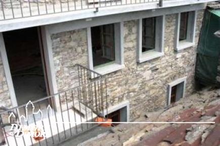 Haus aus Stein in Intragna