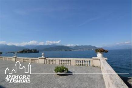Flat for sale in front of Lake Maggiore Stresa