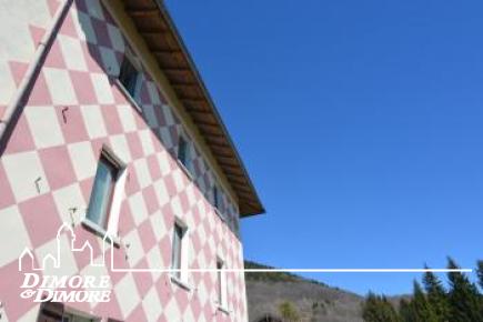 Casa a Miazzina con quattro appartamenti, terreno e vista lago