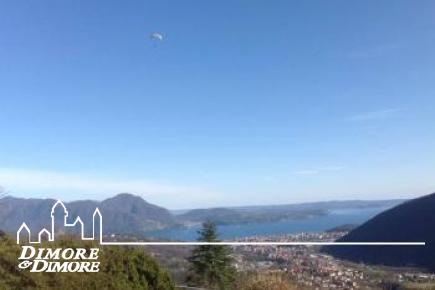 Casa a Miazzina con quattro appartamenti, terreno e vista lago