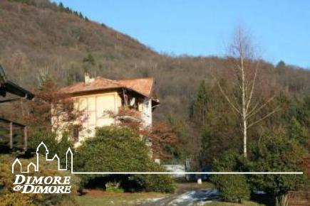 Casa a Miazzina con quattro appartamenti, terreno e vista lago