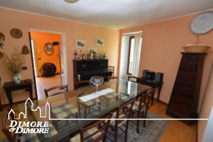 Casa a Miazzina con quattro appartamenti, terreno e vista lago