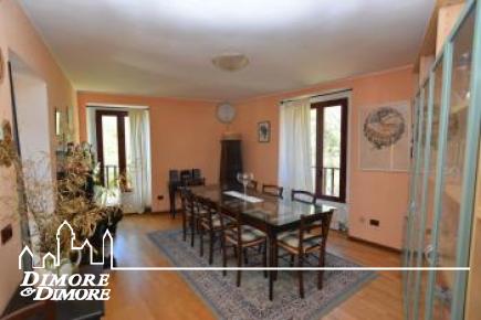 Casa a Miazzina con quattro appartamenti, terreno e vista lago