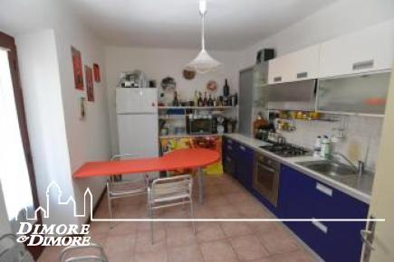 Casa a Miazzina con quattro appartamenti, terreno e vista lago
