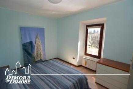 Casa a Miazzina con quattro appartamenti, terreno e vista lago