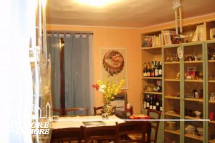 Casa a Miazzina con quattro appartamenti, terreno e vista lago