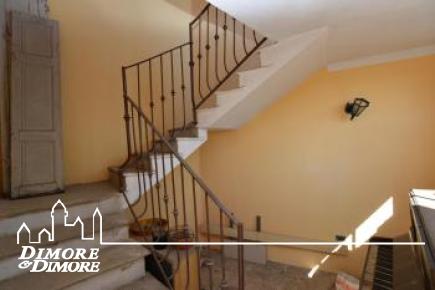 Casa a Miazzina con quattro appartamenti, terreno e vista lago