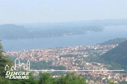 Casa a Miazzina con quattro appartamenti, terreno e vista lago