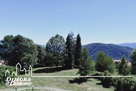 Casa a Miazzina con quattro appartamenti, terreno e vista lago