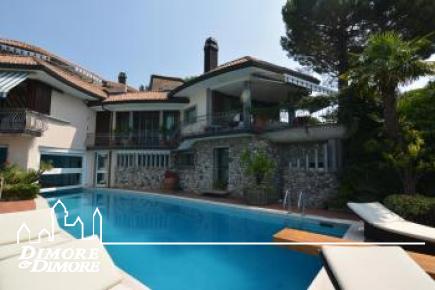Lussuosa villa nel primo entroterra di Laveno Mombello