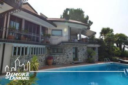 Lussuosa villa nel primo entroterra di Laveno Mombello