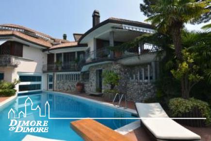 Lussuosa villa nel primo entroterra di Laveno Mombello